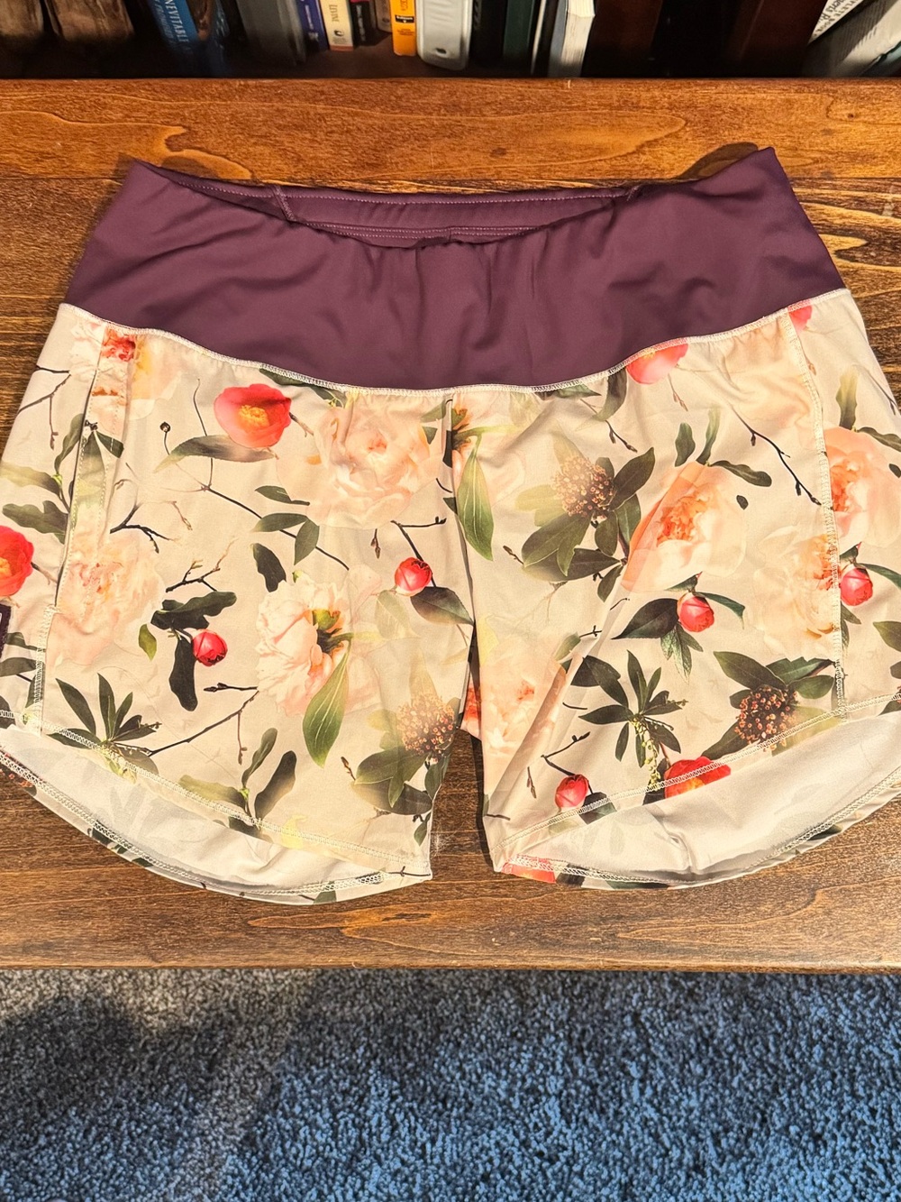 oiselle Roga 4in Floral Athletic Shorts with Plum Waistband sz 4